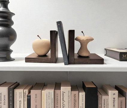 Sujetalibros escultura pareja